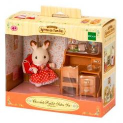 Фигурки животных - Набор Сестра Шоколадного Кролика у парты Sylvanian Families (2204)