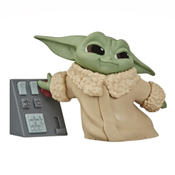 Фигурки персонажей - Игровая фигурка Star Wars Мандалорец Малыш трогает кнопки (F1213/F1478)