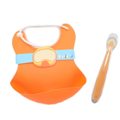 Товары по уходу - Набор ложка силиконовая для кормления ребенка Оранжевый и слюнявчик ПВХ (n-940)