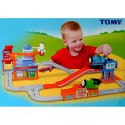 Залізниці та потяги - Ігровий набір Поштова станція TOMY (4567)