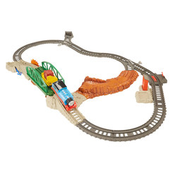 Железные дороги и поезда - Моторизованный игровой набор Thomas & Friends Отважный паровозик (FBK07)