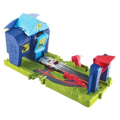 Автотреки - Трек Hot Wheels Атака садиби кажана (FNB05/FNB08)