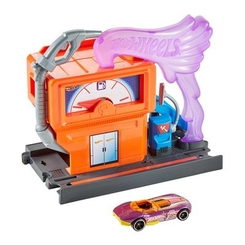 Коллекционные автомодели - Набор Hot Wheels Необычайные приключения в городе Бензоколонка (FRH28/FRH30)