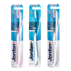 Косметика - Зубная щетка Jordan Clean between для чувствительных зубов и десен Medium в ассортименте (7038516558305)