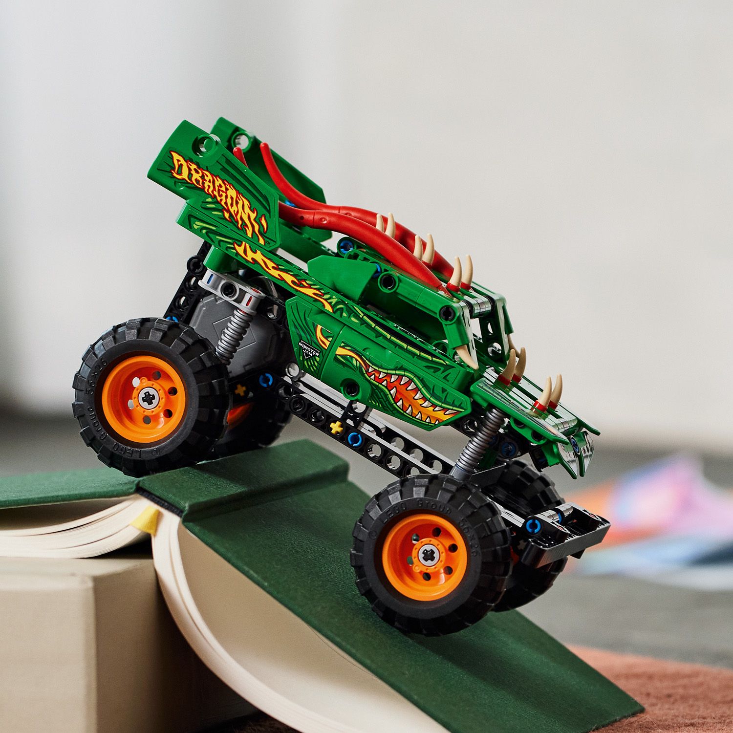 Больше развлечений с Monster Jam™