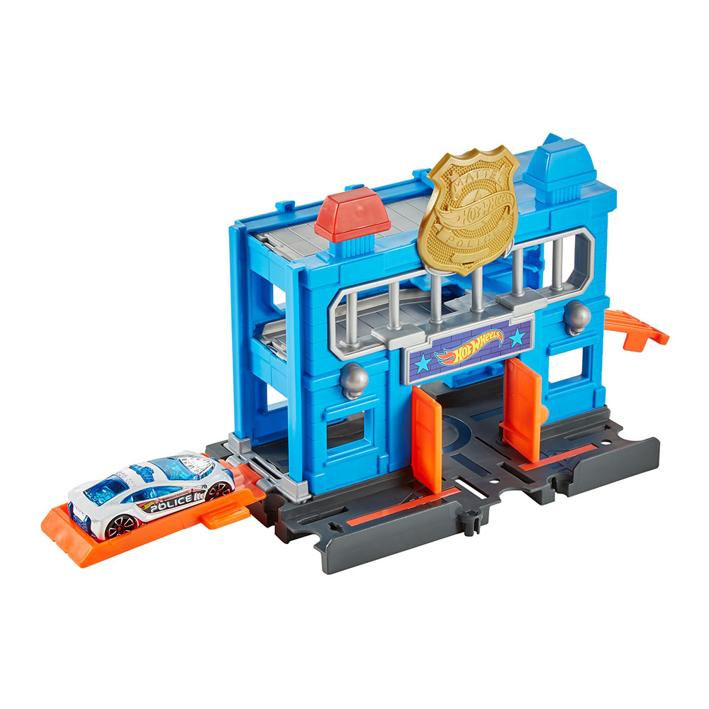

Набор Hot Wheels Необычайные приключения в городе Погром полицейского участка (FRH28/FRH33)