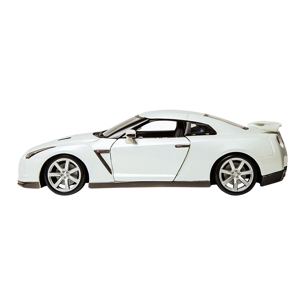 

Автомодель Bburago Nissan GT-R білий металік металева 1:24 (18-21082/18-21082-2)