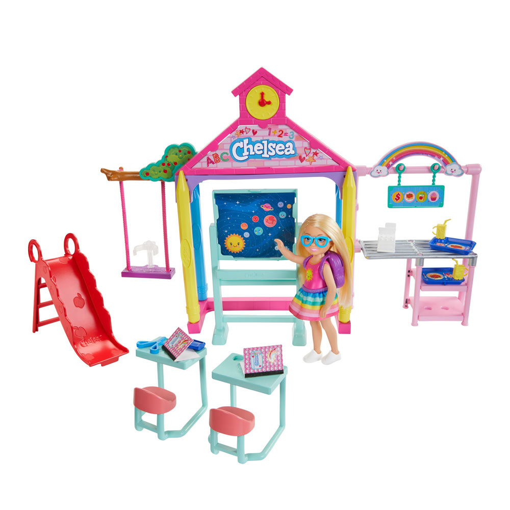 

Кукольный набор Barbie Челси идет в школу (GHV80)