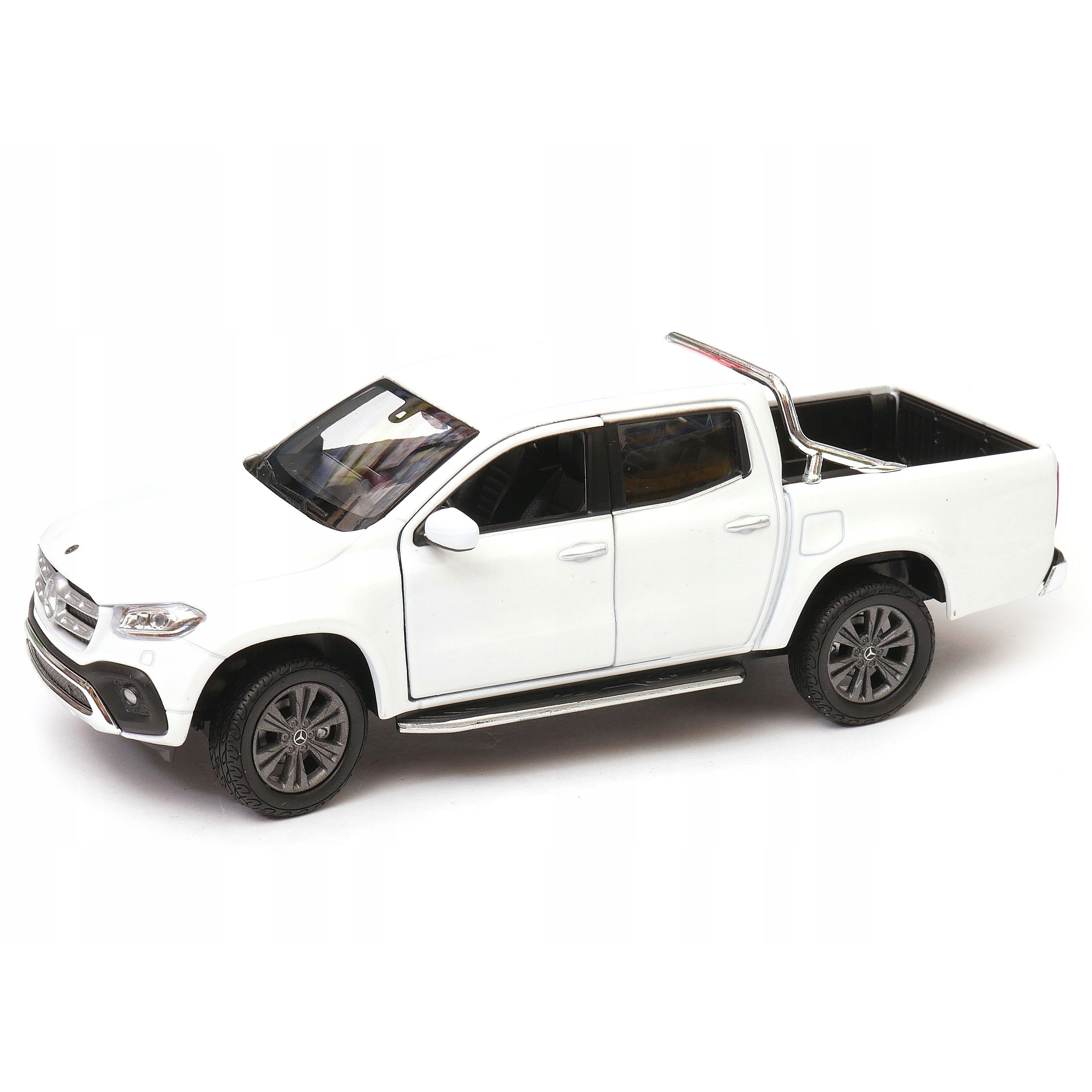

Автомодель Welly Mercedes-benz X-class біла 1:24 (24100W/1)