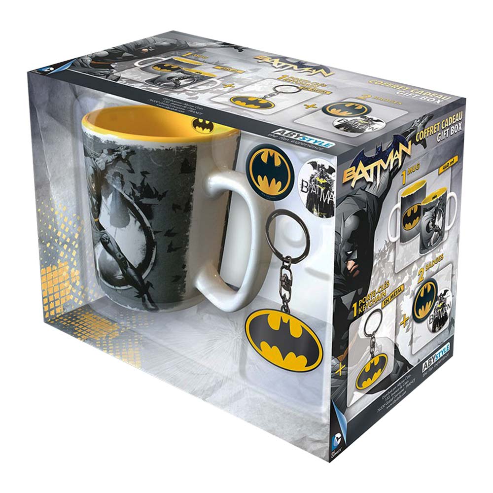 

Подарочный набор ABYstyle DC Comics Бэтмен чашка 460 мл брелок и значки (ABYPCK072)