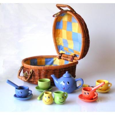 Дитячі кухні та побутова техніка - Кольоровий чайний набір в плетеному кошику Champion (CH2012 RMF)