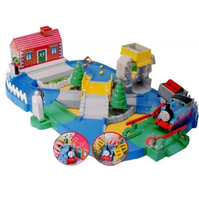 Залізниці та потяги - Ігровий набір Вантажна станція TOMY (4594)
