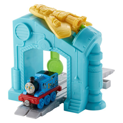 Залізниці та потяги - Ігровий набір Thomas and Friends Adventures Запуск робота (FJP67)