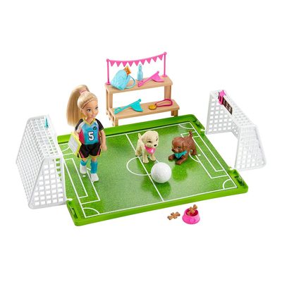 Ляльки - Ляльковий набір Barbie Футбольна команда Челсі (GHK37)