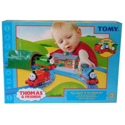Железные дороги и поезда - Игровой набор Железная дорога с инерционными паровозиками TOMY (4772)