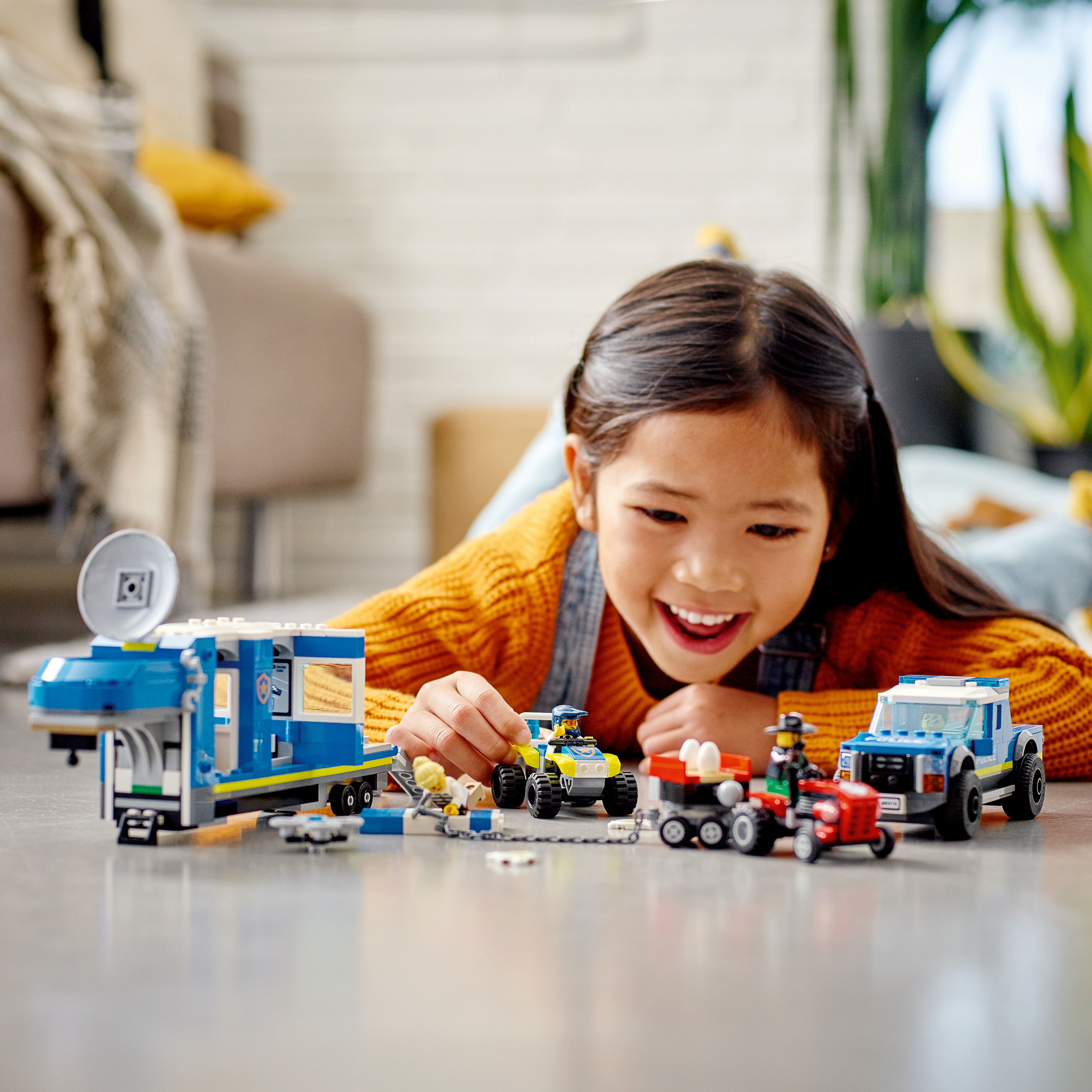 Конструктор LEGO City Полицейский грузовик с мобильным центром
