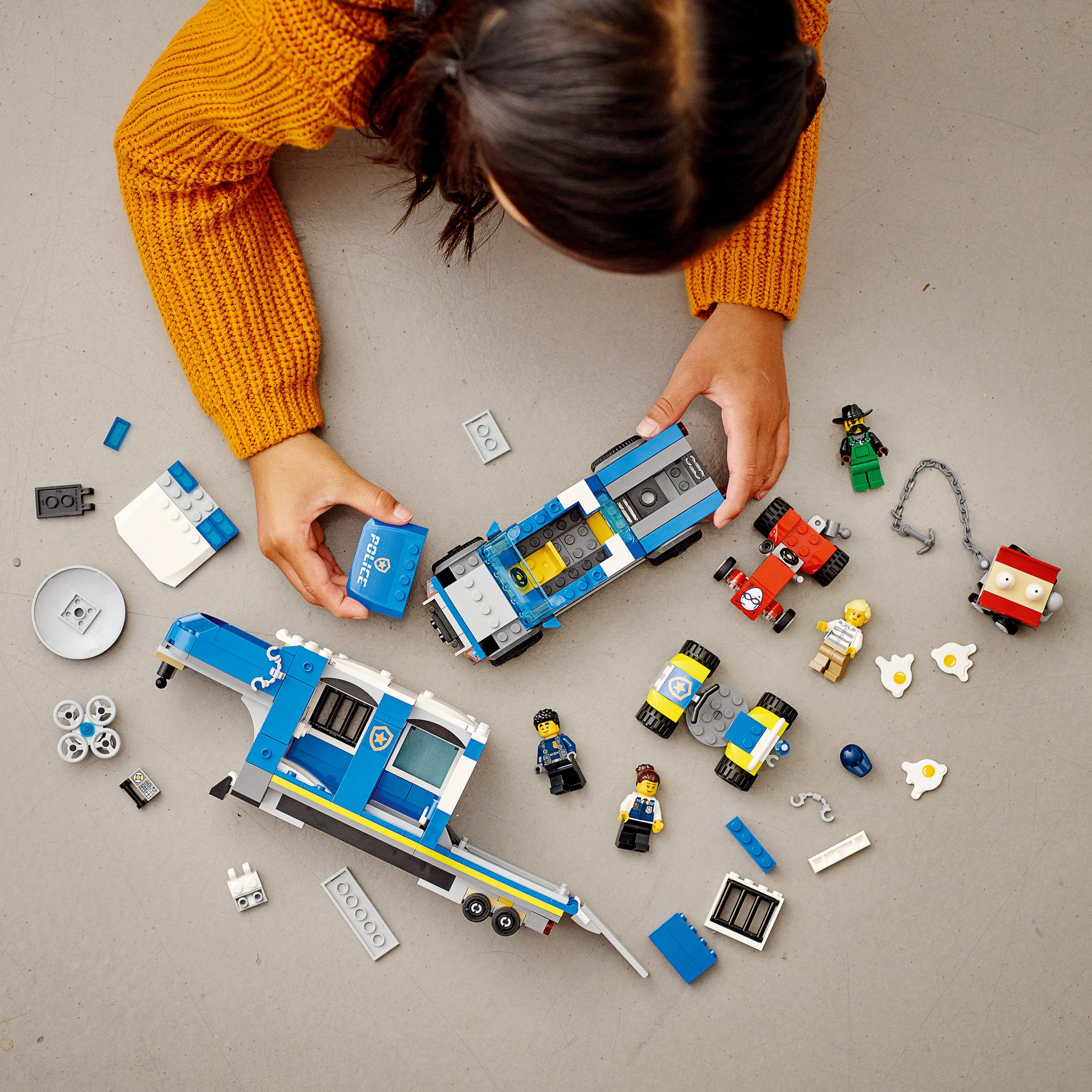 Y Конструктор LEGO City Полицейский грузовик с мобильным центром