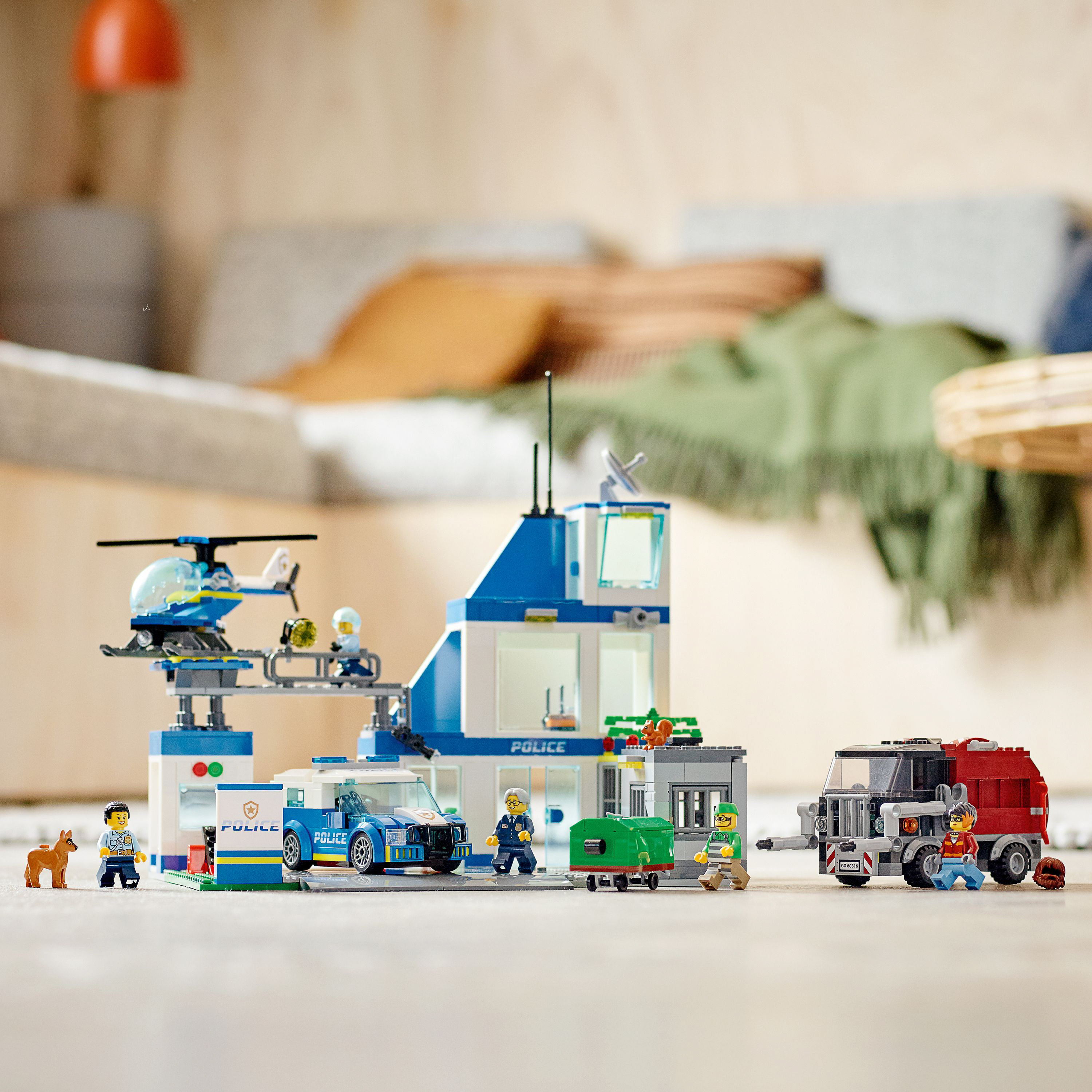 Конструктор LEGO City Поліцейська дільниця (60316) купити в Києві