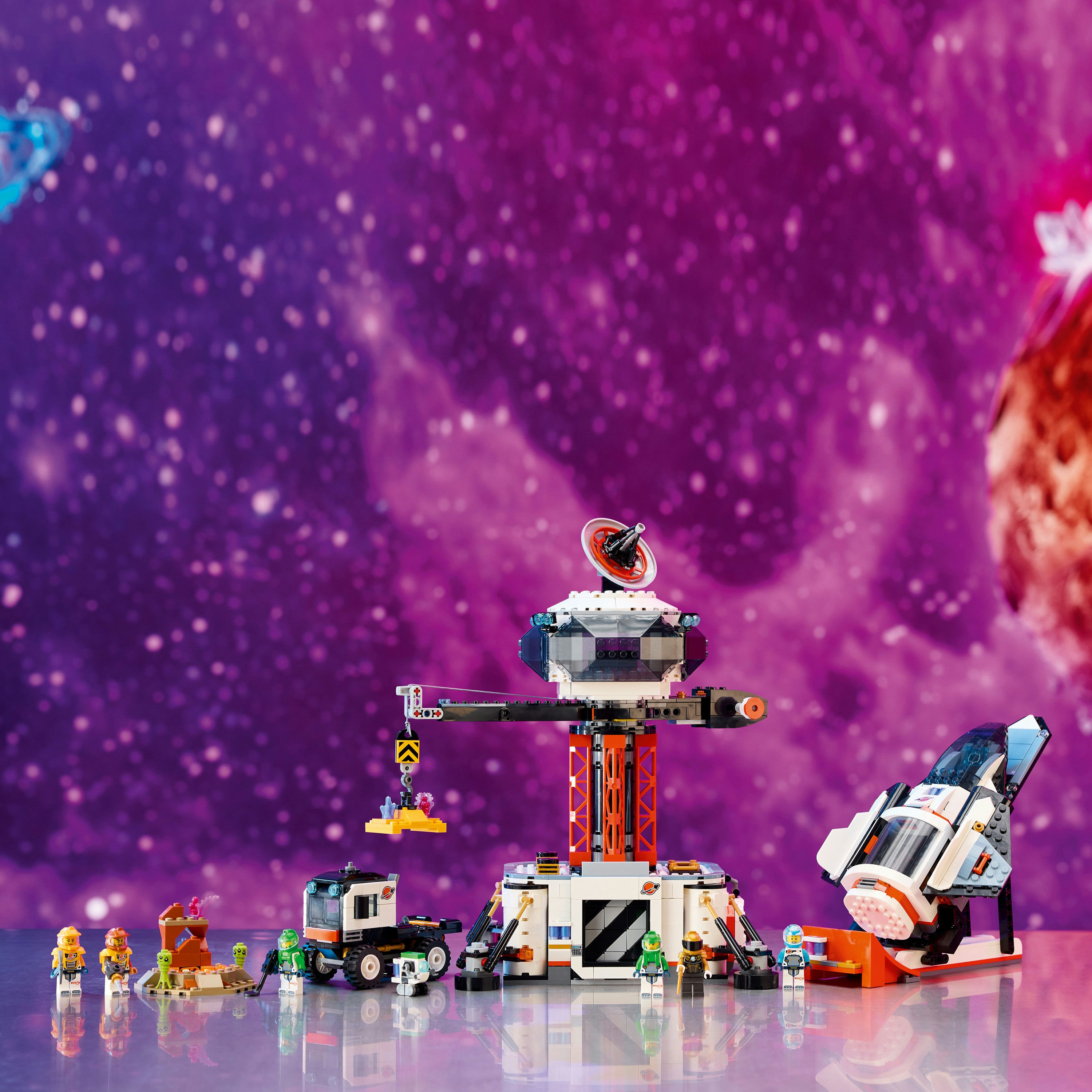 Конструктор LEGO City Космическая база и стартовая площадка для