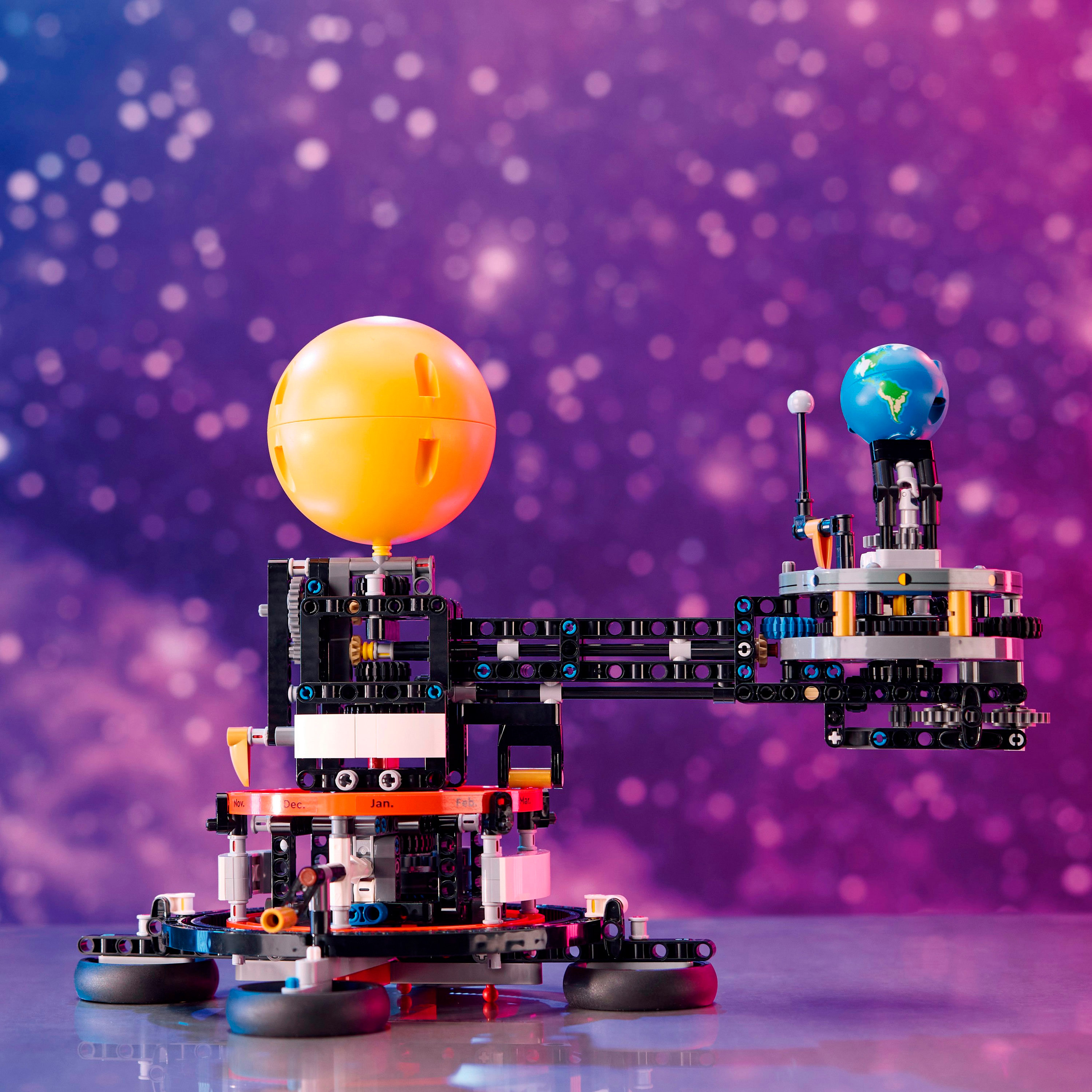Конструктор LEGO Technic Земля та Місяць на орбіті (42179) купити