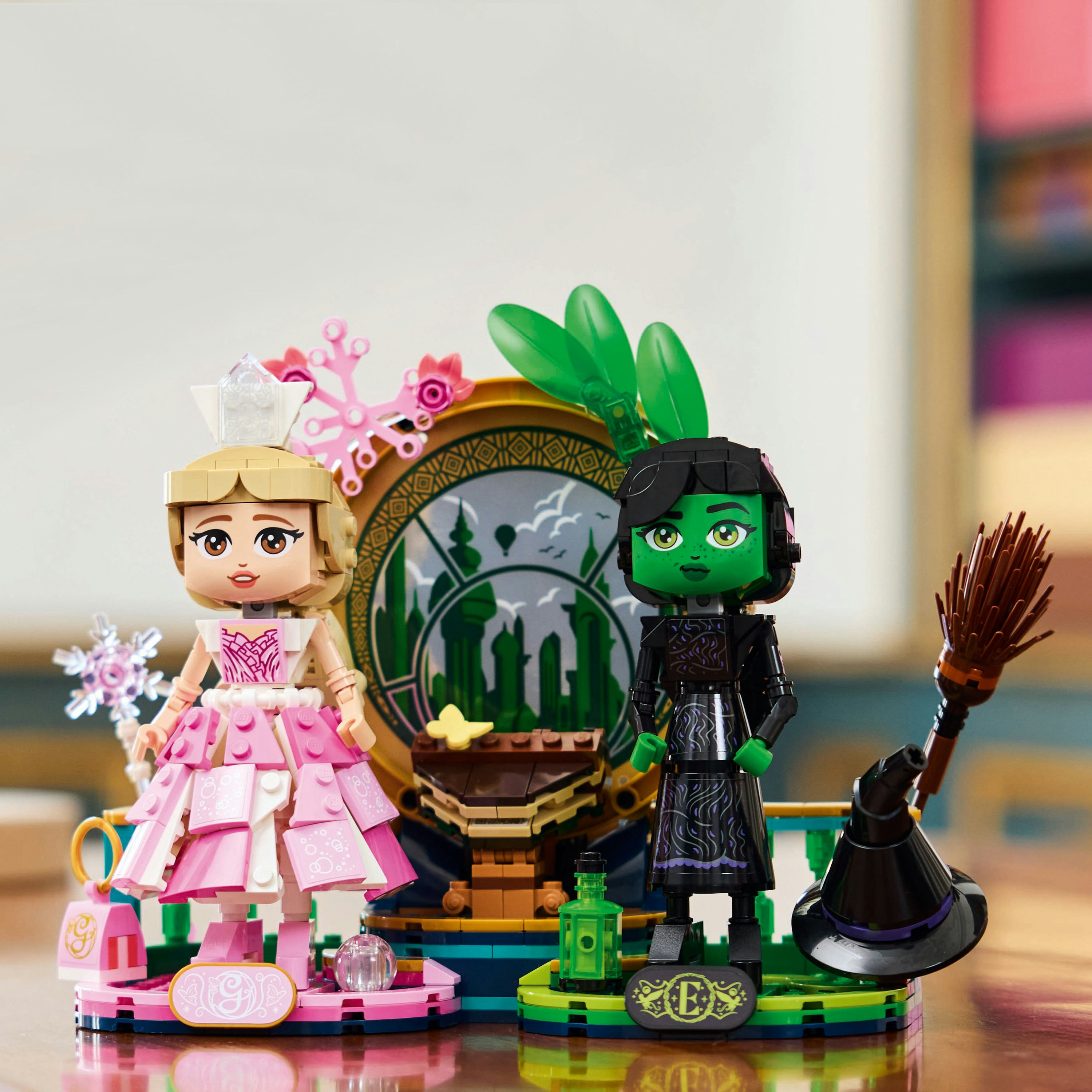 Конструктор LEGO Wicked​ Фігурки Ельфаби й Ґлінди (75682) купити в