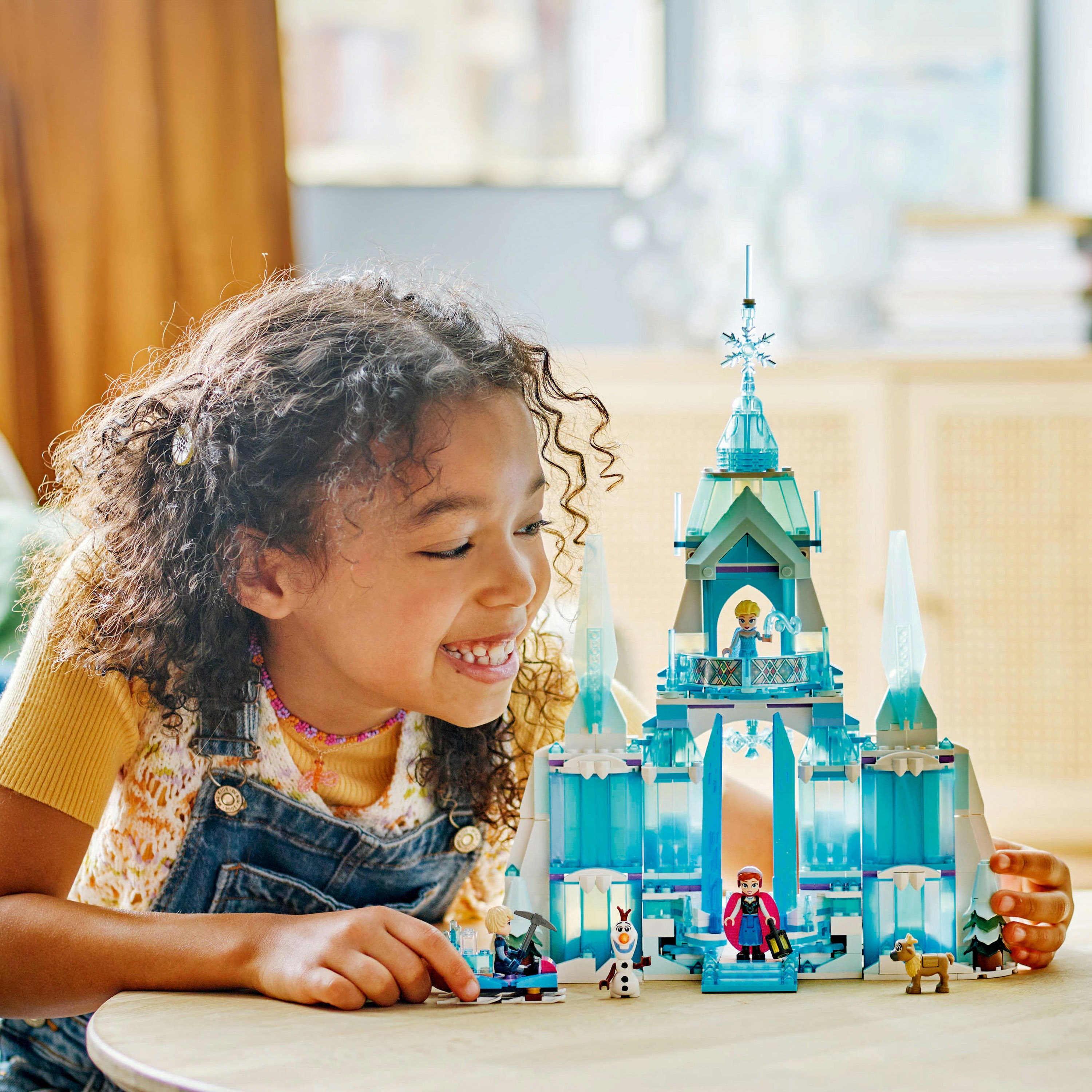 Конструктор LEGO Disney Princess Ледяной дворец Эльзы (43244