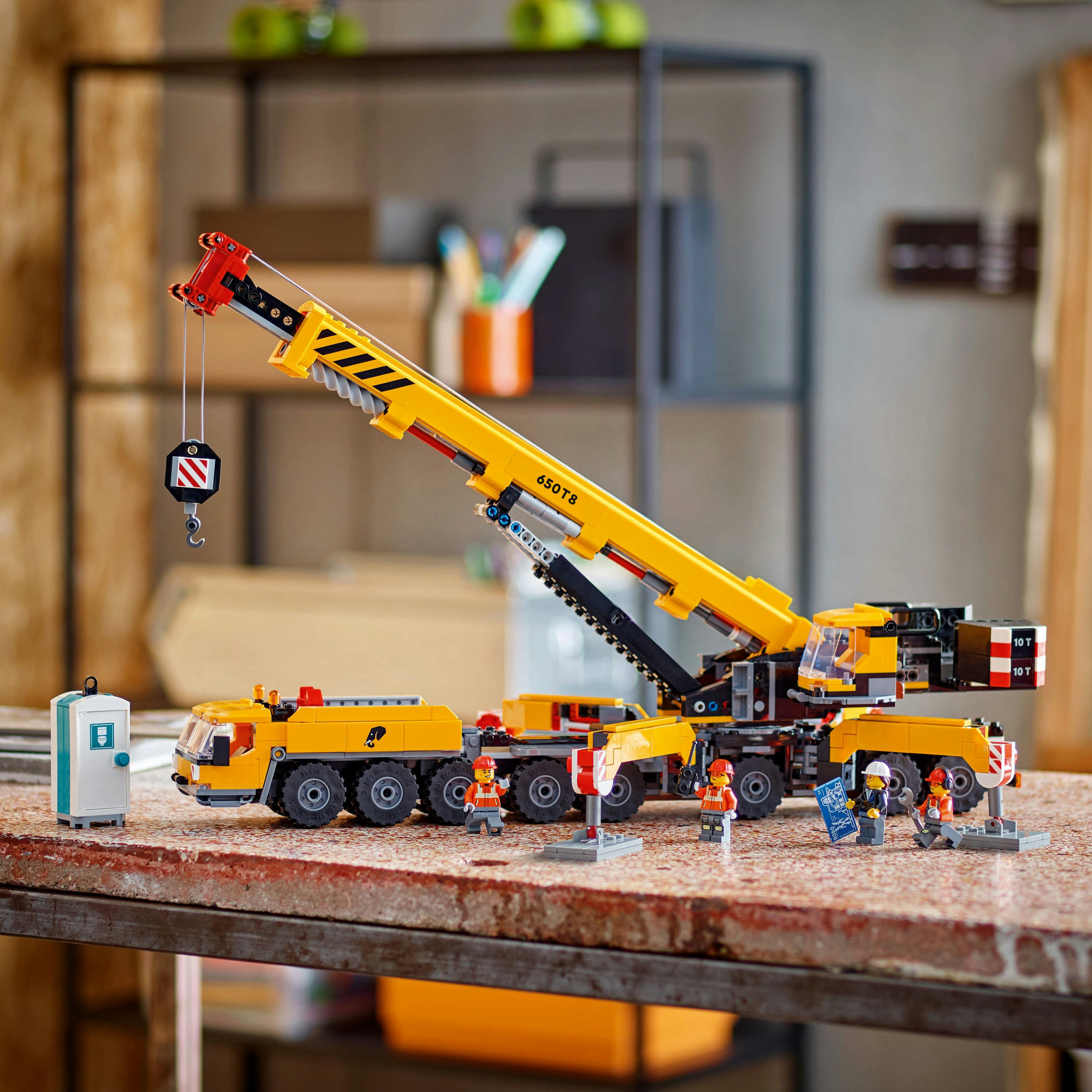 Конструктор LEGO City Желтый передвижной строительный кран (60409