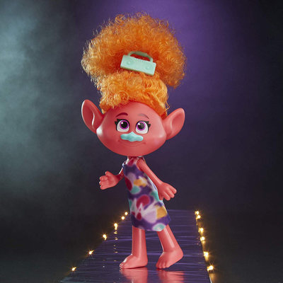 Фігурки персонажів - Лялька Trolls S2 Світовий тур Стильна Діджей Сукі (E8006/E8023)#4