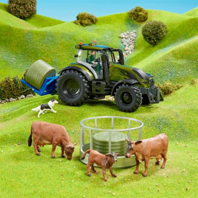 Транспорт и спецтехника - Игровой набор Britains Модель трактора Valtra с аксессуарами и фигурками (43323)#3