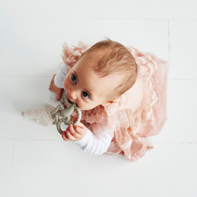 Брязкальця, прорізувачі - Прорізувач Matchstick Monkey Маленька мавпочка сіра (MM-МMT-001)#4