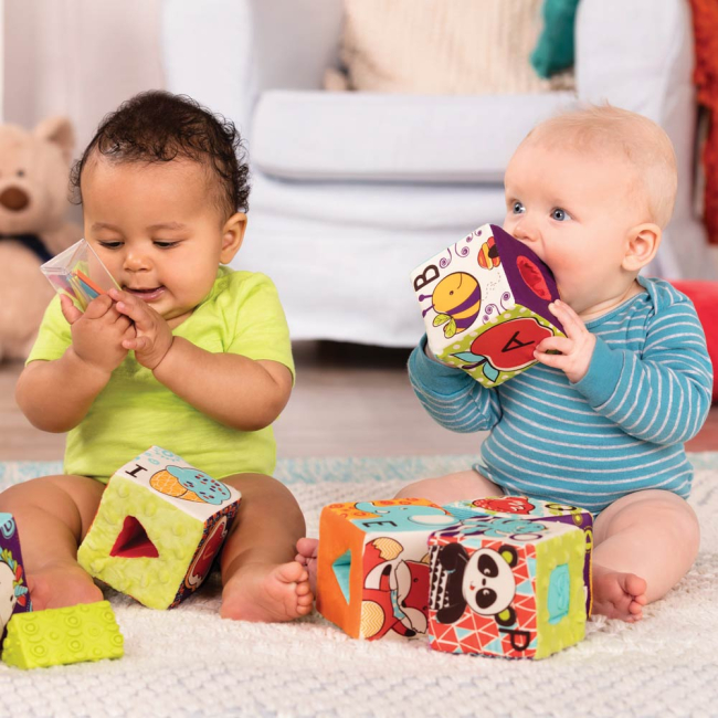 Розвивальні іграшки - Розвивальні кубики-сортер Battat ABC S2 м‘які (BX1661Z)#4