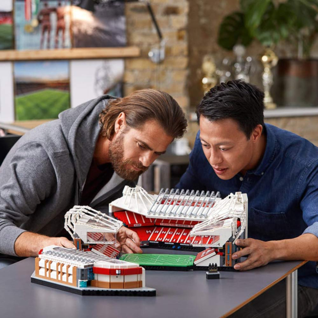 Конструкторы LEGO - Конструктор LEGO Creator Олд Траффорд-стадион Манчестер Юнайтед (10272)#6