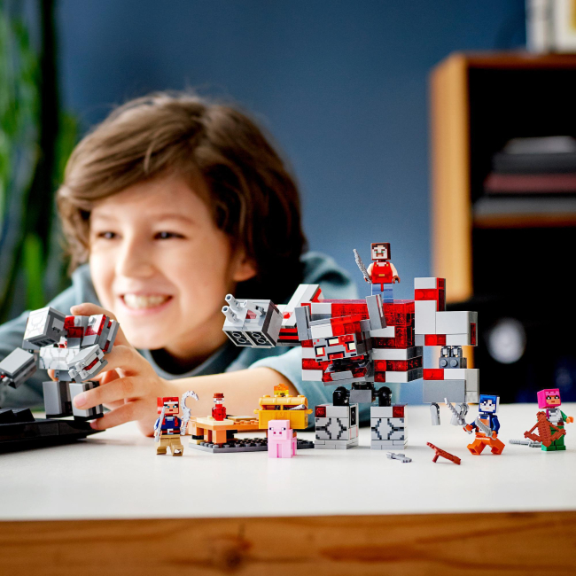 Конструктори LEGO - Конструктор LEGO Minecraft Бій за червонокамінь (21163)#7