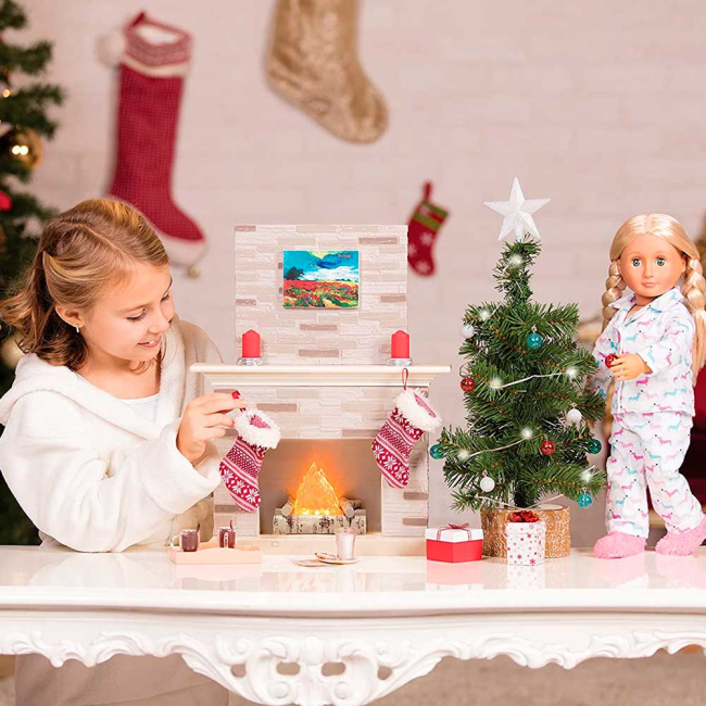 Мебель и домики - Набор для куклы Our Generation Новогодние аксессуары (BD37362Z)#5