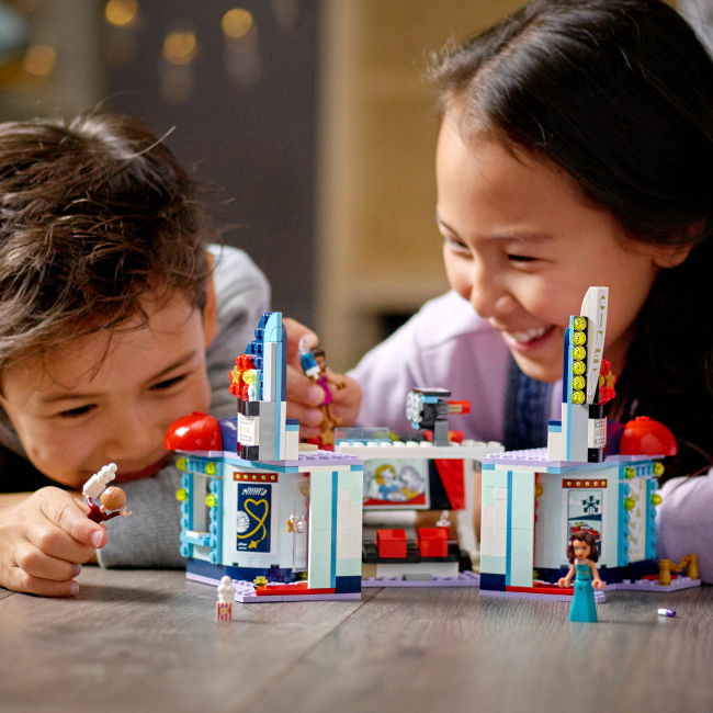 Конструктори LEGO - Конструктор LEGO Friends Кінотеатр у Хартлейк-Сіті (41448)#8
