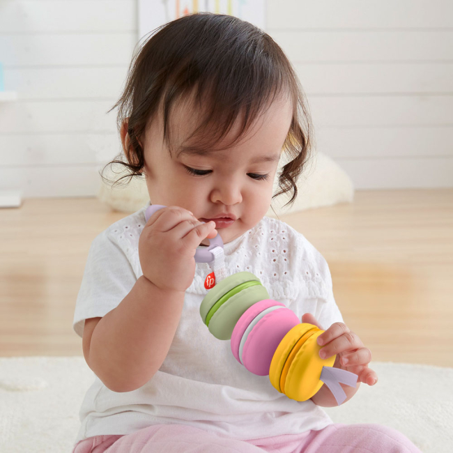 Погремушки, прорезыватели - Погремушка Fisher-Price Мой первый макарун (GRR45)#3