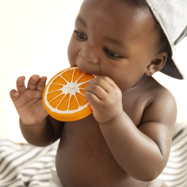 Брязкальця, прорізувачі - Іграшка-прорізувач Oli and Carol Апельсин Клементіно (8437015929538)#4