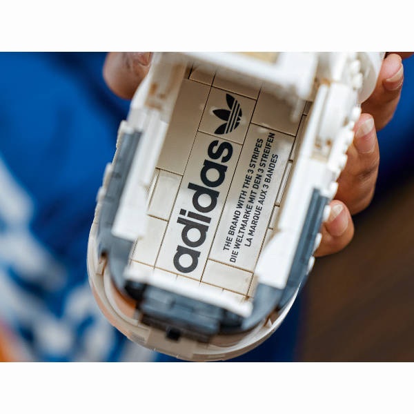 Конструктори LEGO - Конструктор LEGO ICONS Кросівки adidas Originals Superstar (10282)#8