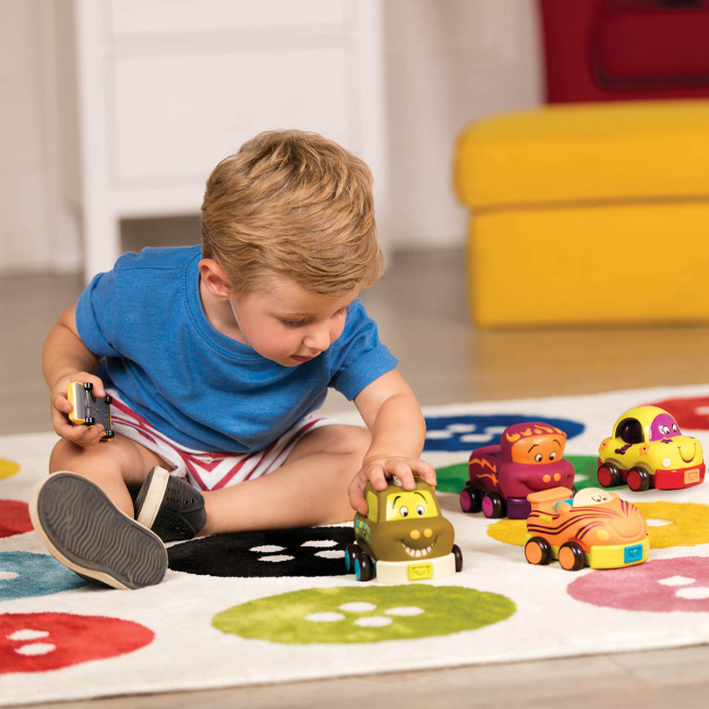 Машинки для малюків - Ігровий набір Battat Кумедний автопарк (BX1995Z)#4