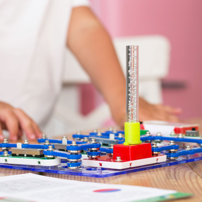 Наукові ігри, фокуси та досліди - Електронний конструктор Znatok Вивчення програмування Start (70830)#4