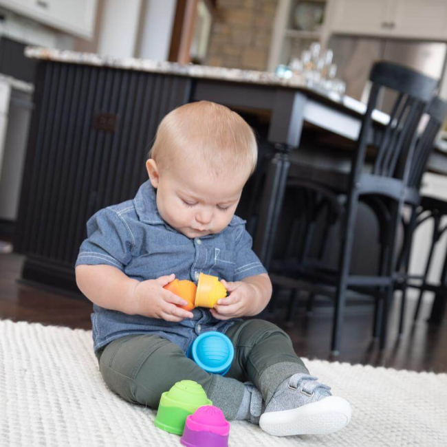 Розвивальні іграшки - Пірамідка тактильна Fat Brain Toys Чашки (F293ML)#3