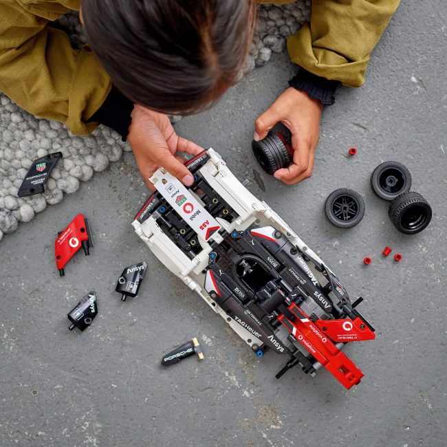 Конструкторы LEGO - Конструктор LEGO Technic Formula E Porsche 99X Electric (42137)#6