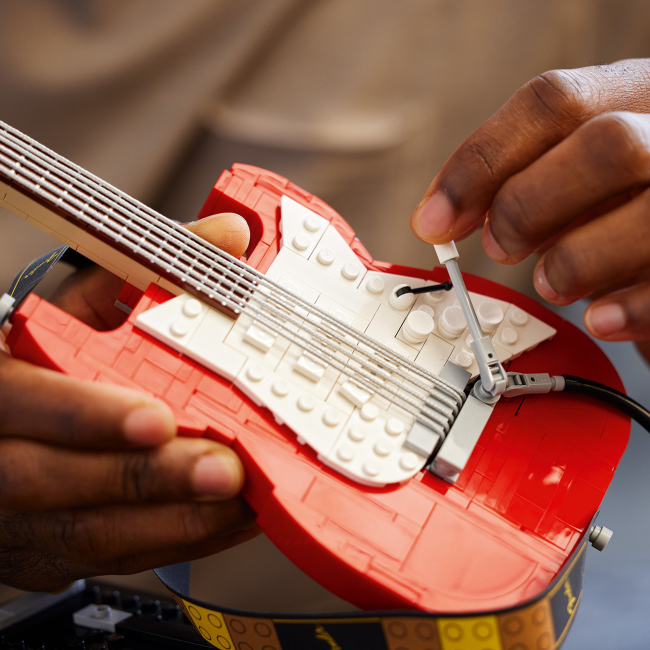 Конструкторы LEGO - Конструктор LEGO Ideas Fender® Stratocaster (21329)#6