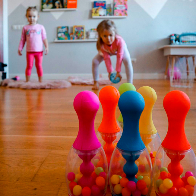 Спортивные активные игры - Игровой набор Battat Яркий боулинг с подставкой голубой (BX4511Z)#6