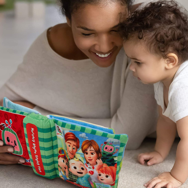 Развивающие игрушки - Игровой набор CoComelon Feature Roleplay Музыкальная плюшевая книга (CMW0025)#6