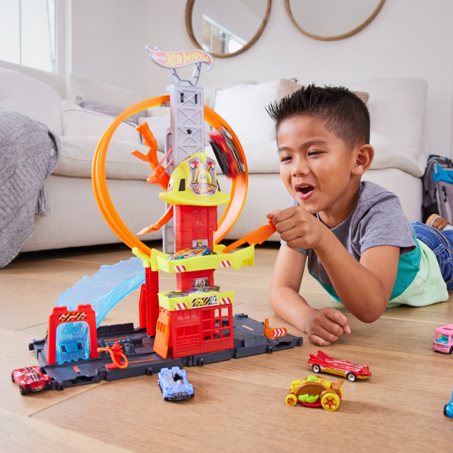 Автотреки - Ігровий набір Hot Wheels City Супер петля з пожежною станцією (HKX41)#3