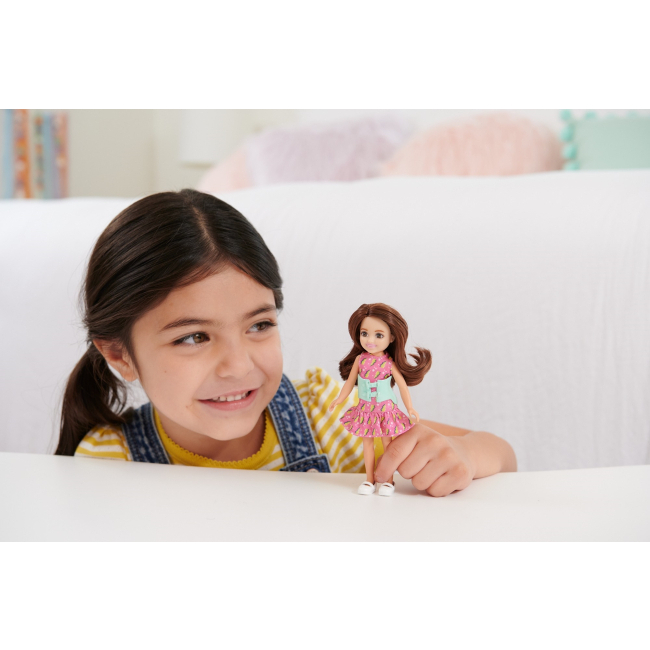 Ляльки - Лялька Barbie Челсі та друзі Брюнетка в рожевій сукні з корсетом (DWJ33/HKD90)#4