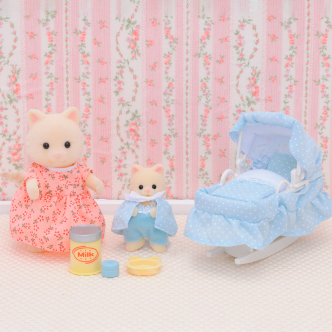 Фігурки тварин - Ігровий набір ​Sylvanian Families Мама-кішка з малюком та колискою (5433)#3