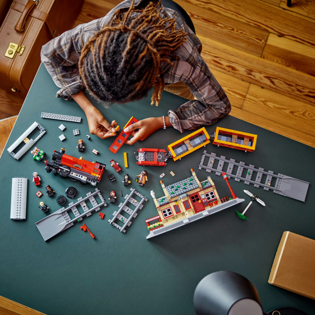 Конструктори LEGO - Конструктор LEGO Harry Potter Гоґвортський експрес і станція Гоґсмід (76423)#6