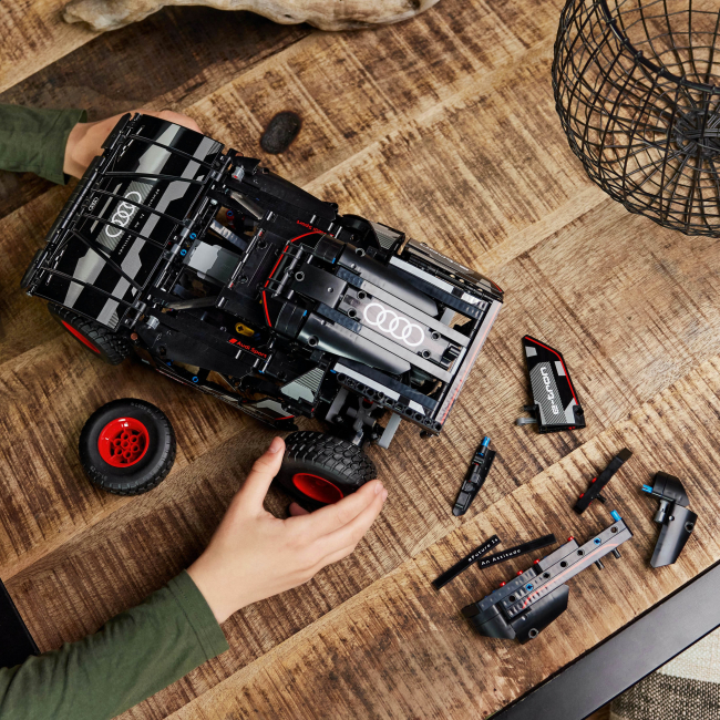 Конструкторы LEGO - Конструктор LEGO Technic Audi RS Q e-tron (42160)#4